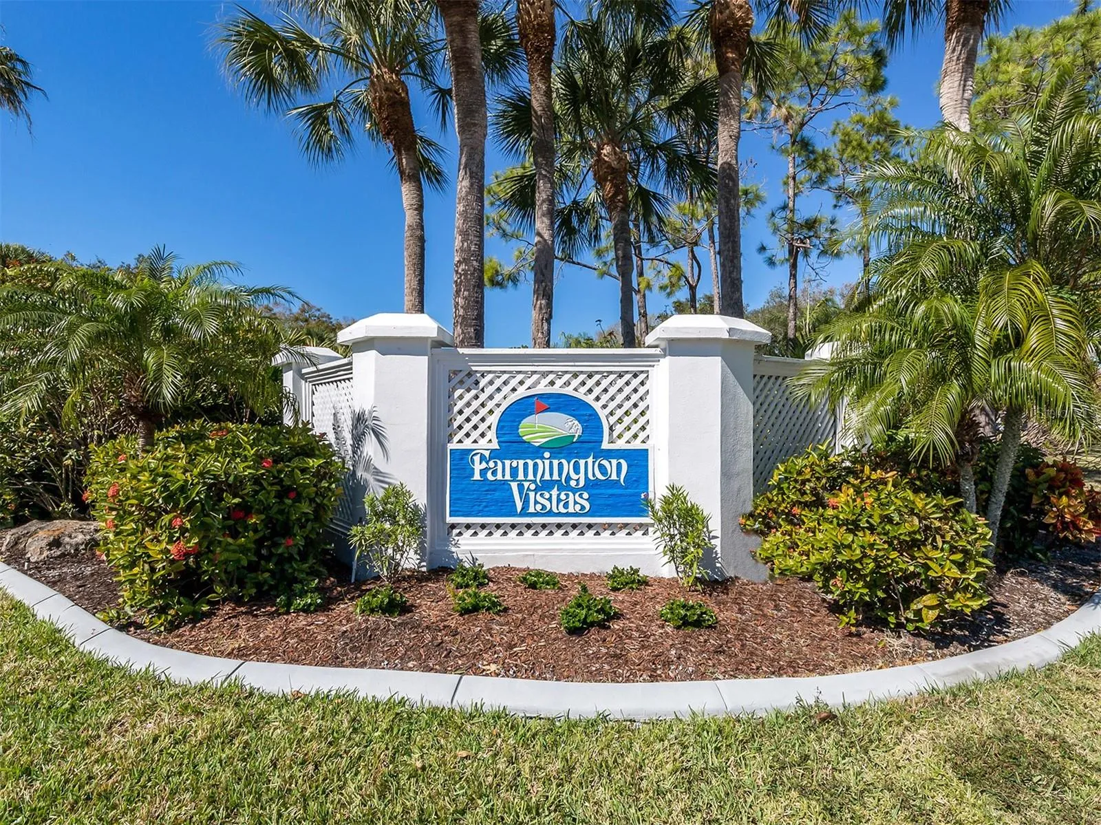 Farmington Vistas are located in the heart of Plantation Golf and Country Club - no membership is required