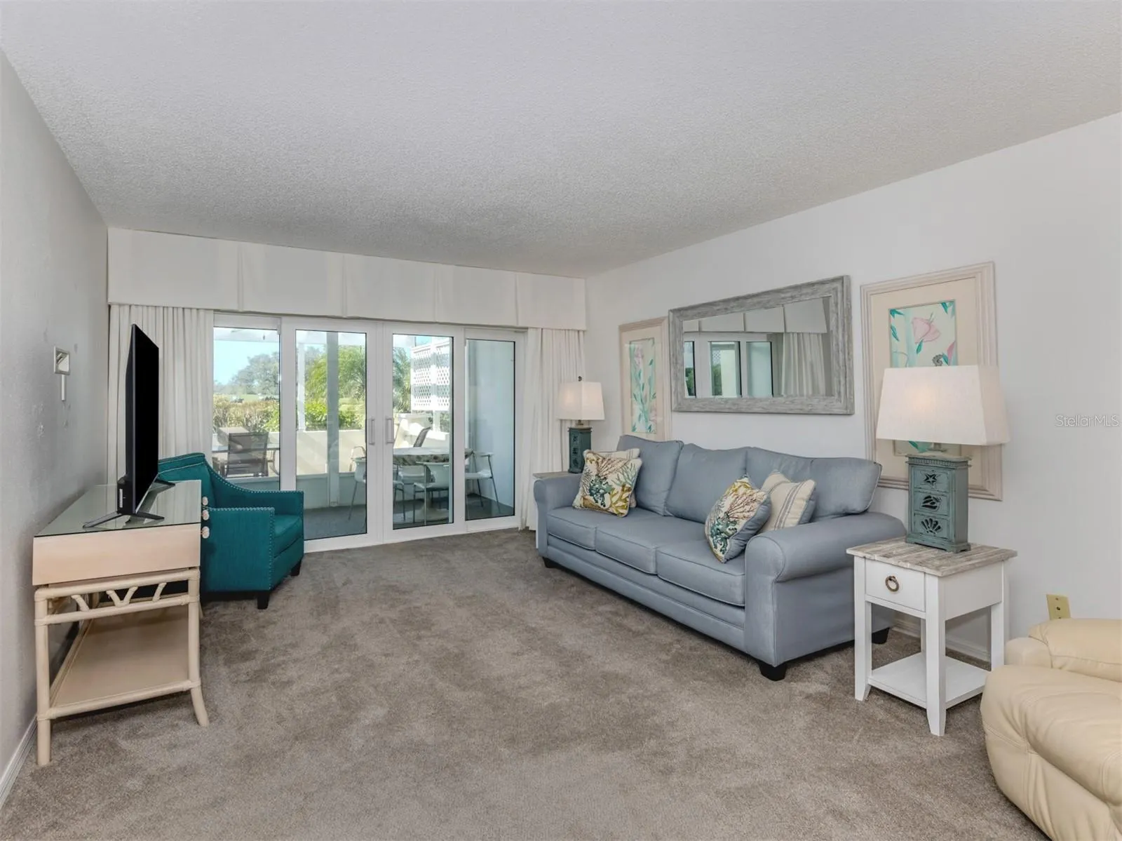 The perfect setting to watch a movie after a day at the beach or on the golf course