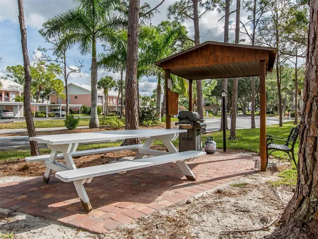 Farmington Vistas offers plenty of outdoor grills