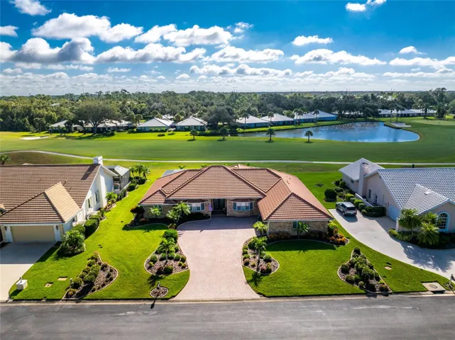 Home with wide golf course view