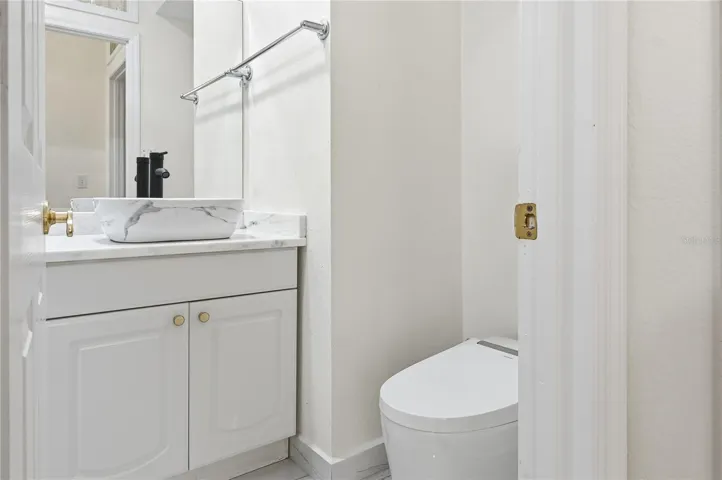 Upstairs bathroom (bathroom 3)