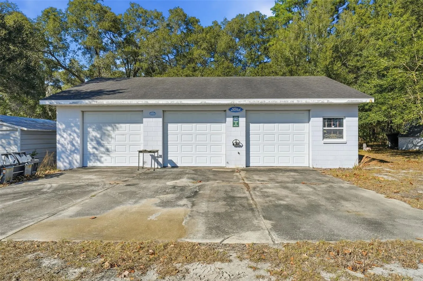 Detached 3 car garage
