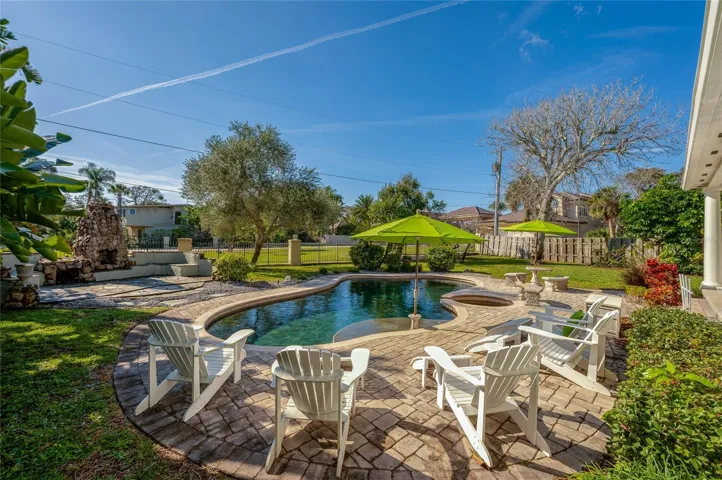 resort style backyard