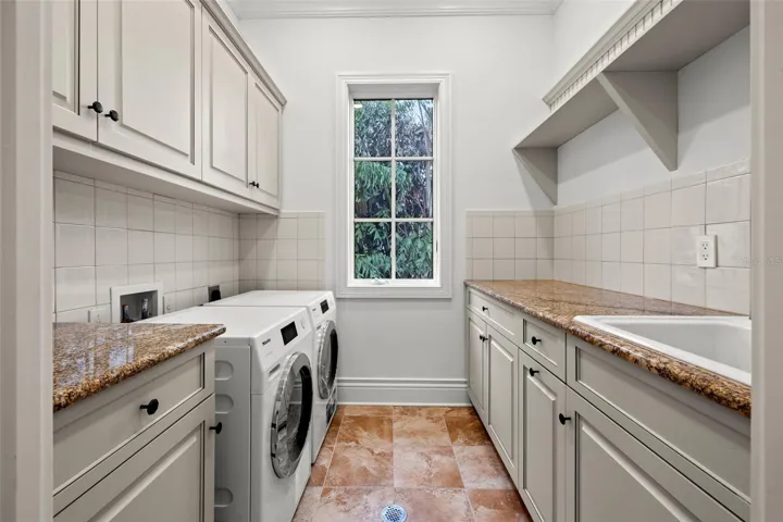 laundry on 2nd floor