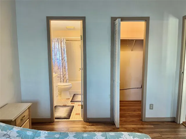 En-suite Bath & Walk-in Closet