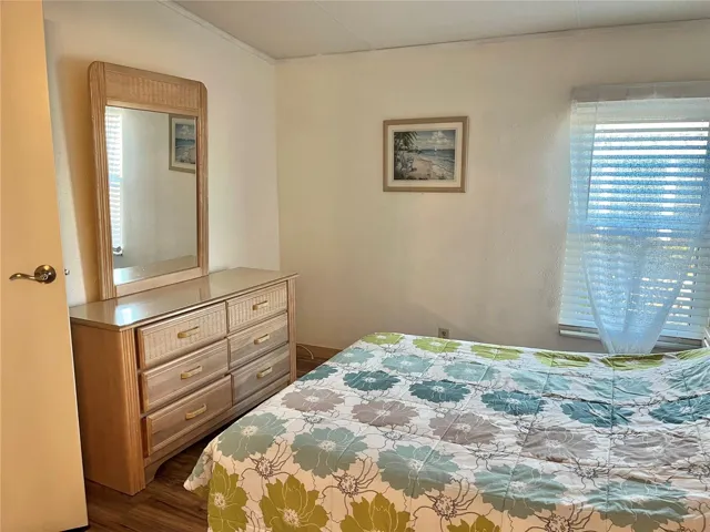 Spacious, vinyl flooring
