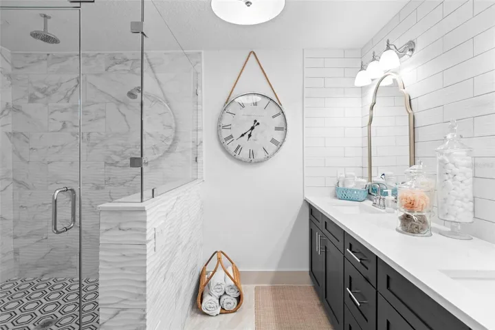 MBR ensuite 2 of 2