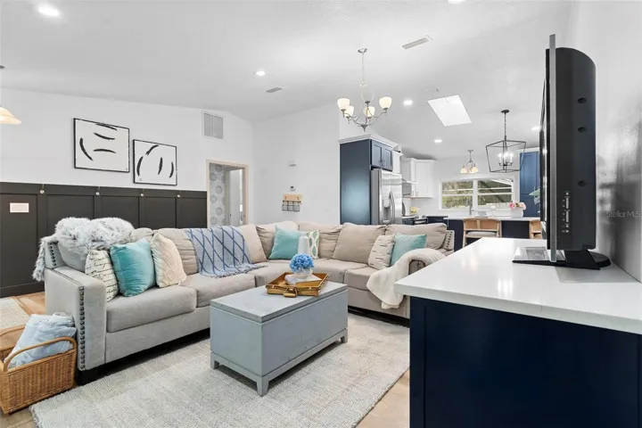 Living room 2 of 3