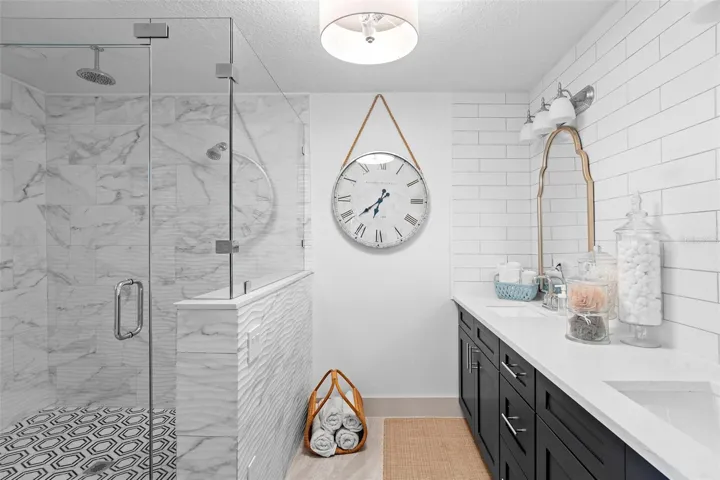 MBR ensuite 1 of 2, toilet to your left, out of frame