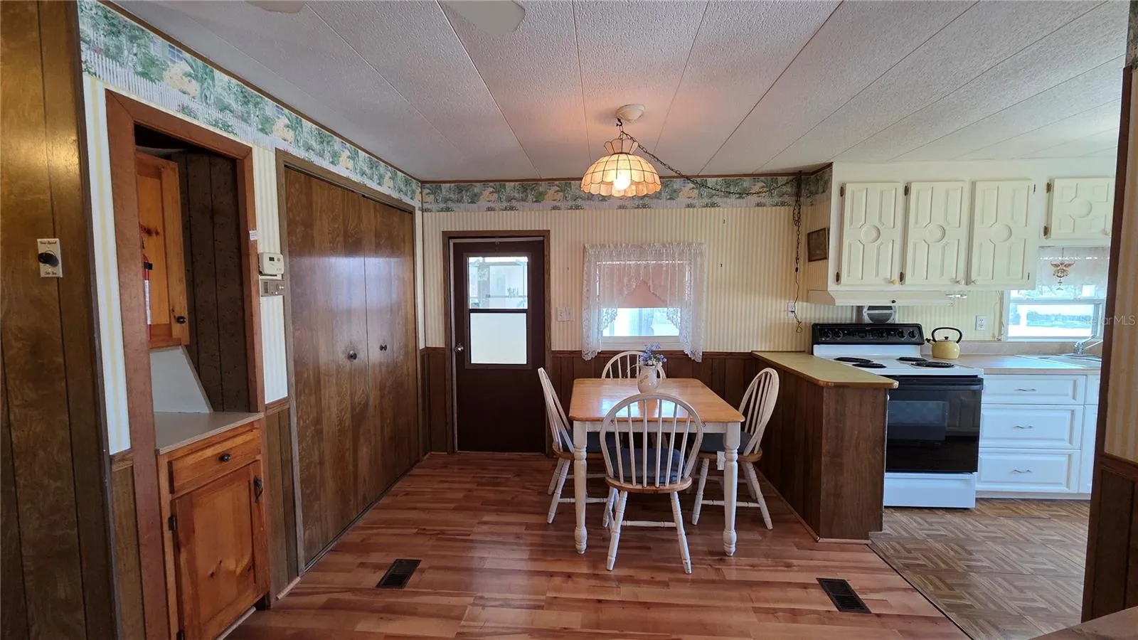 Dinning nook and partial kitchen view from living room