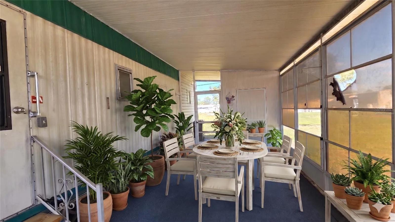 Virtually staged right side lanai
