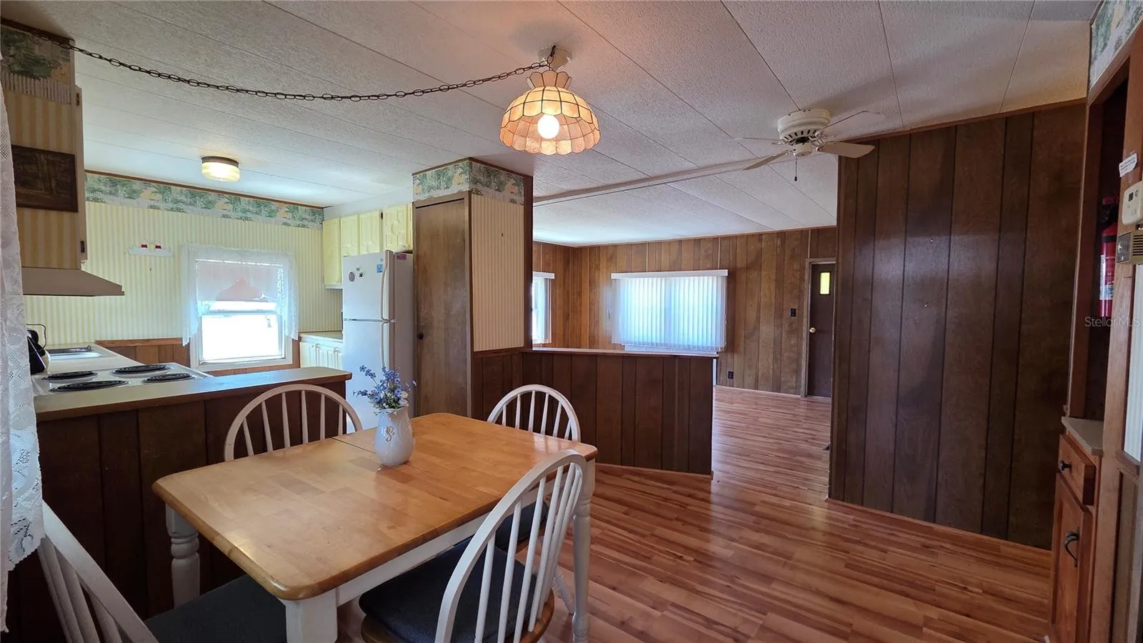 Dinning nook, kitchen, living room as you enter the home