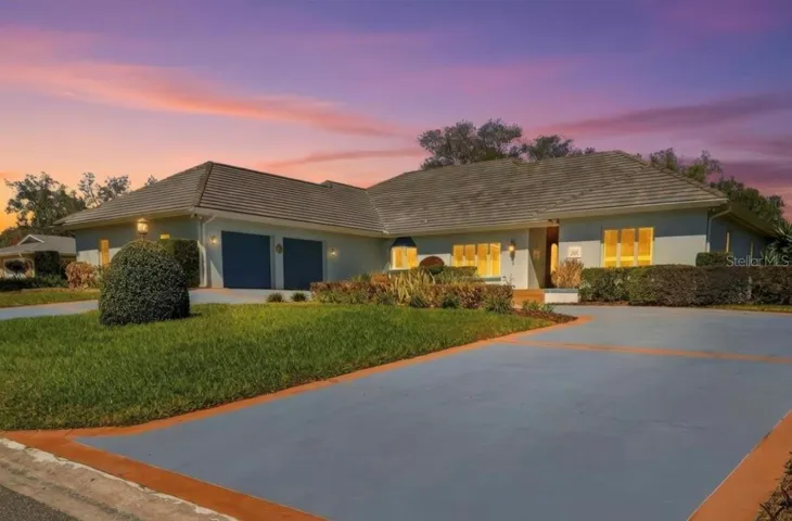 Excellent Curb Appeal!