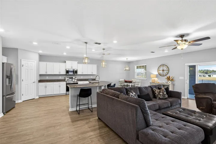 Family Room - Kitchen