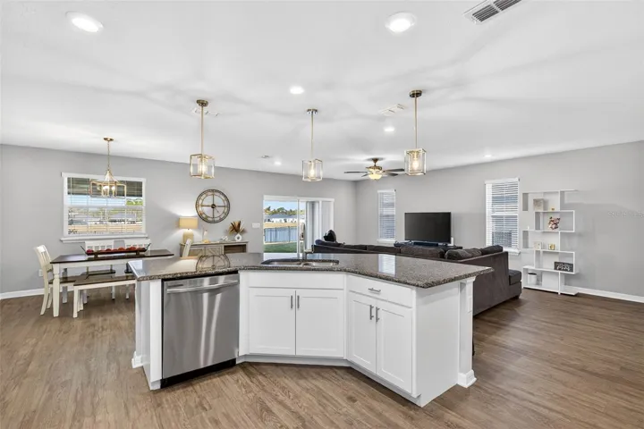 Breakfast Bar - Eat in Area - Family Room