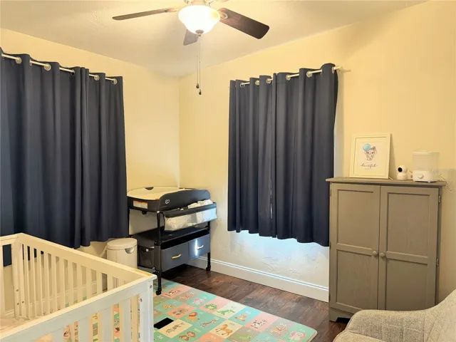 Split bedroom plan