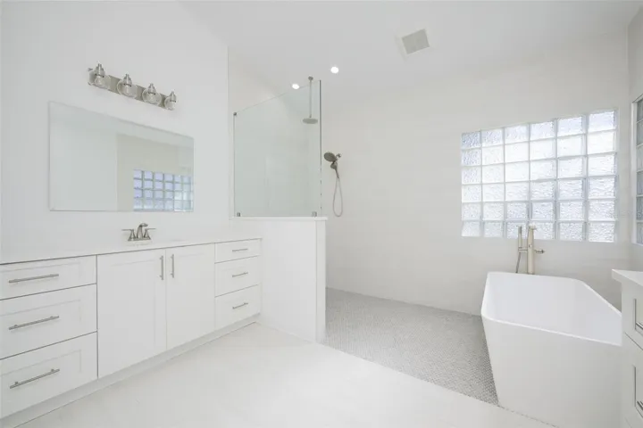 First level Primary Suite Bath.