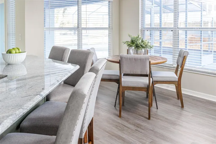Breakfast Bar and the Eat In dining area with Lake Views