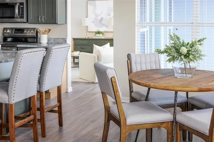 Eat in area off kitchen and 4 seat breakfast bar