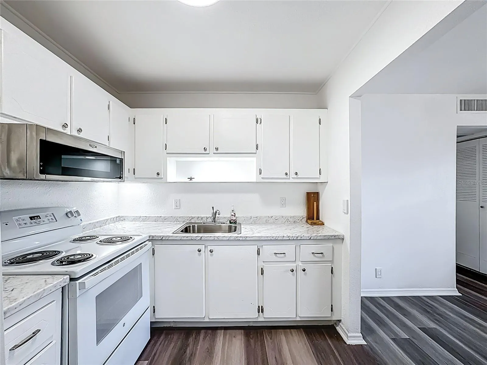 NEW MICROWAVE, NEW STOVE , NEW COUNTERTOPS