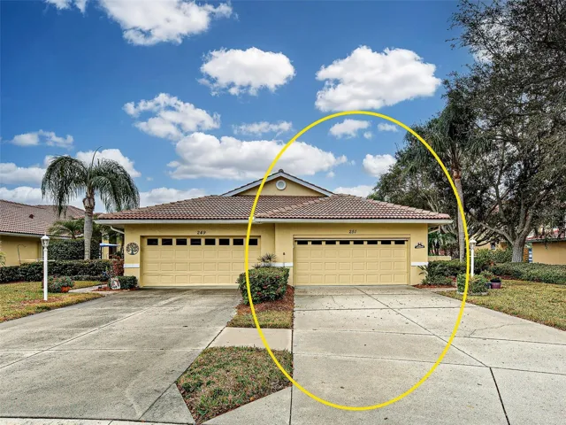Lovely Florida-style Villa with a tiled roof.