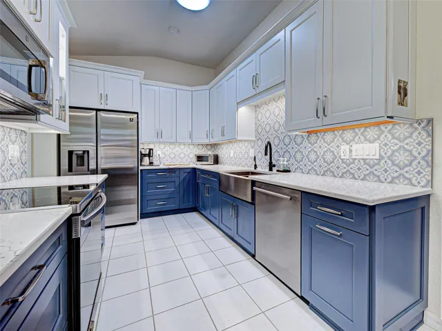 Lots of counter space!