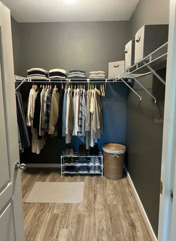 Master Room Walking Closeth