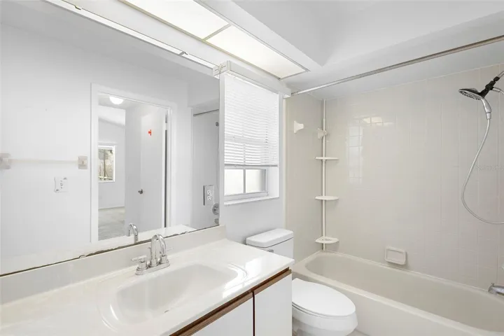 2nd Primary Bathroom with Tub