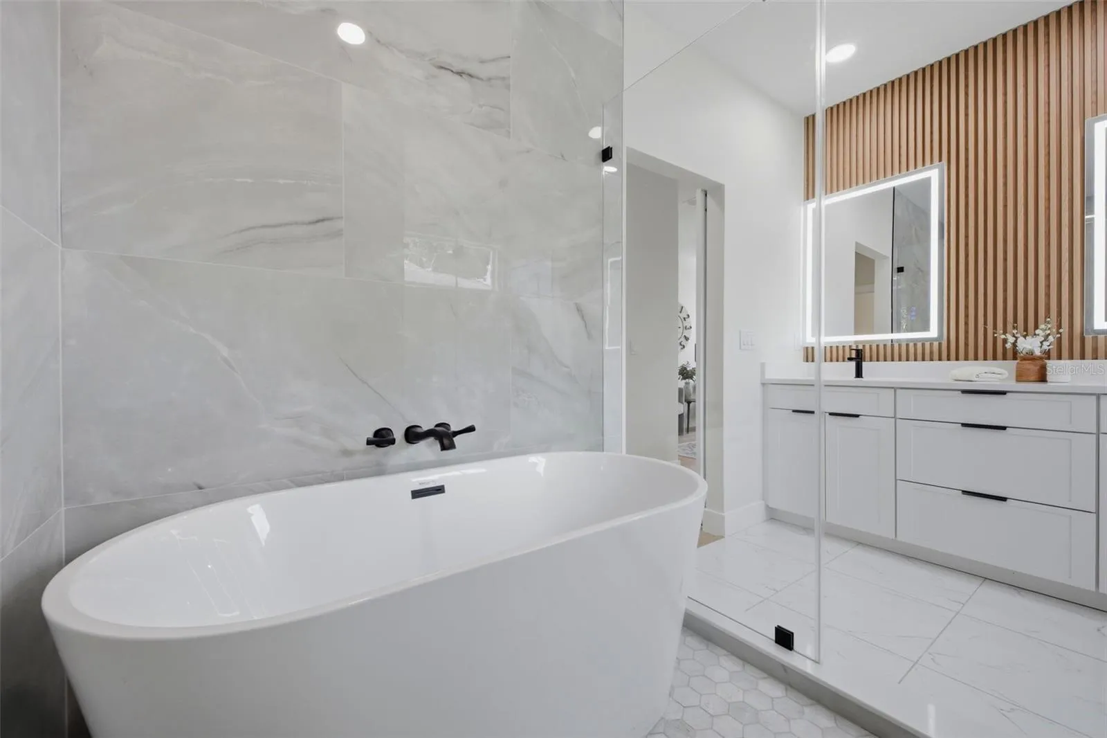 Show Room- garden tub.
