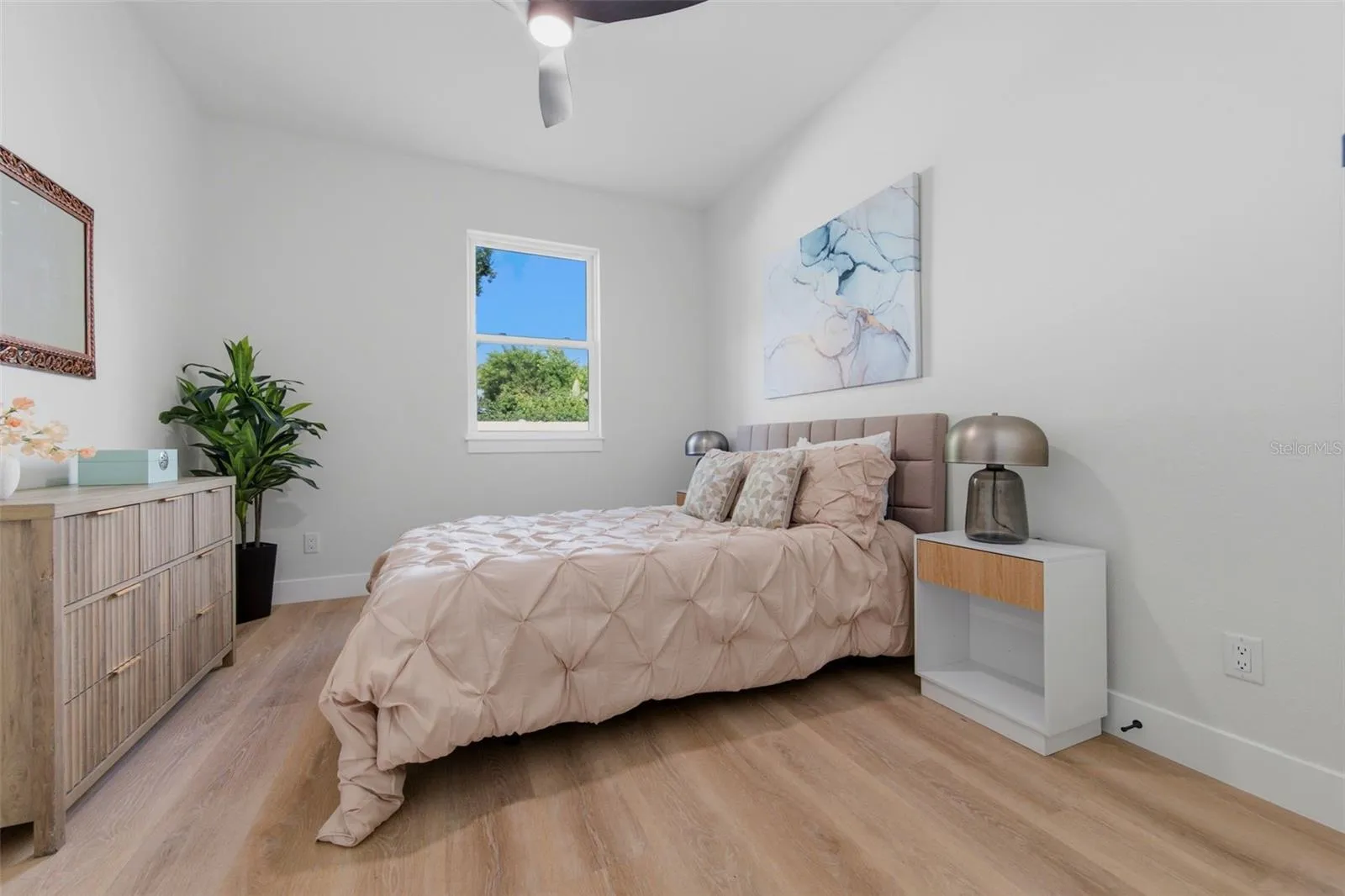 1st Floor Guestroom.