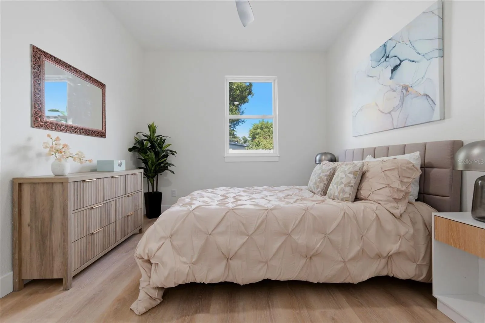 1st Floor Guestroom