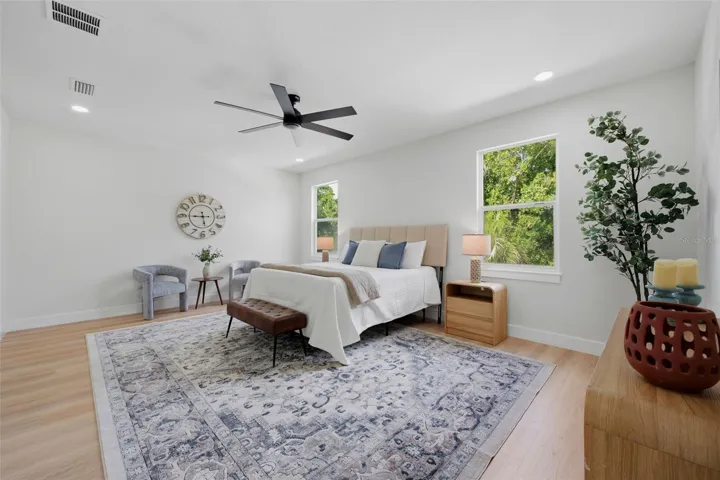MASTER BEDROOM..