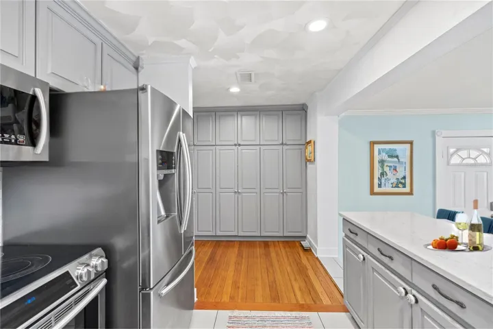 Plenty of Storage Cabinets In Kitchen