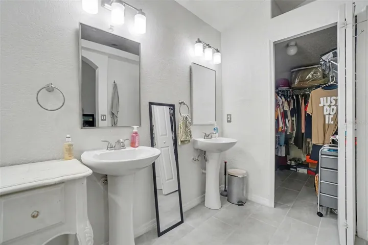 Owners' Bathroom 6