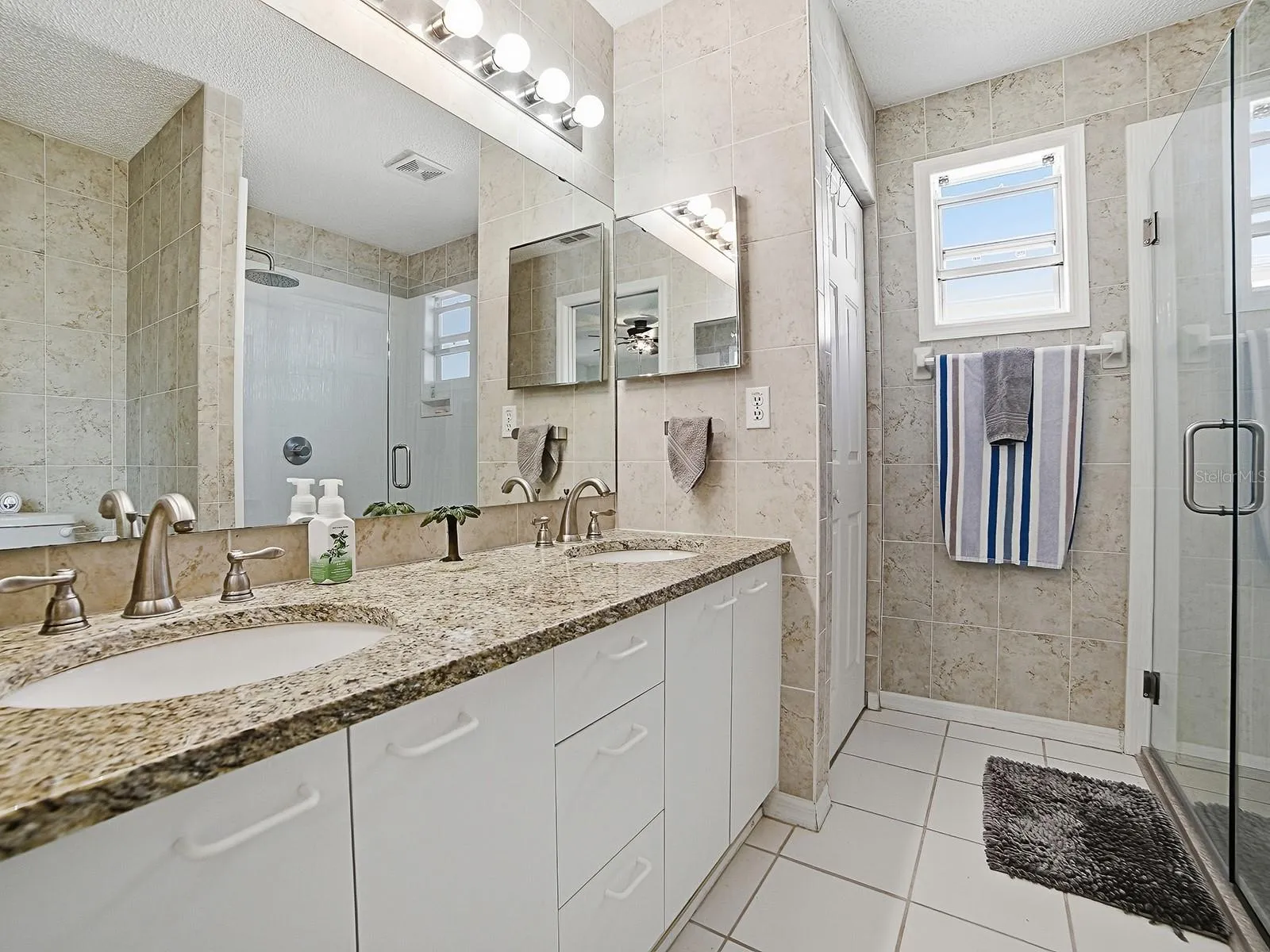 PRIMARY BATH WITH UPGRADES AND DUAL SINKS