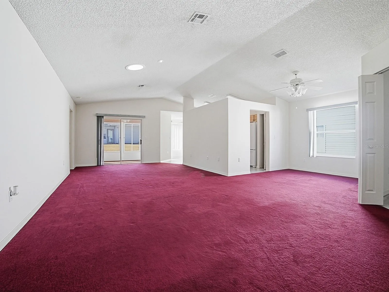 MAIN LIVING AREA