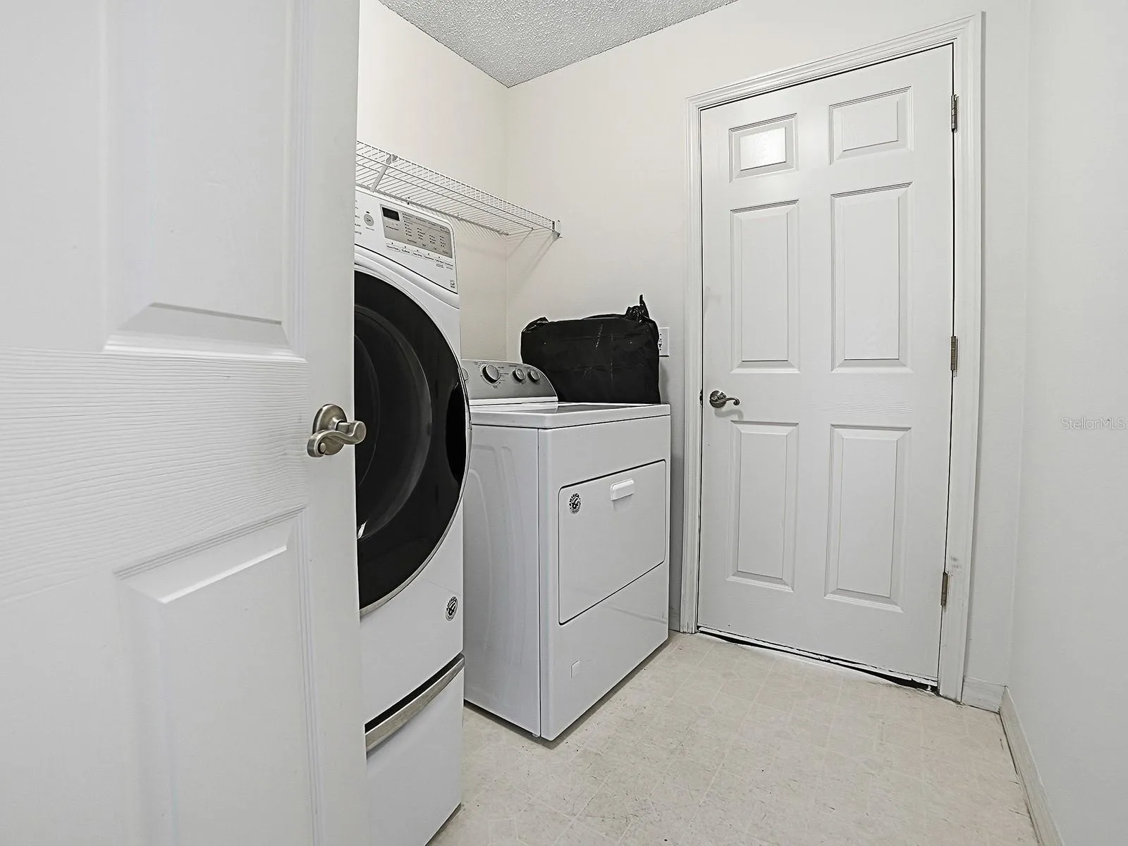 INSIDE LAUNDRY