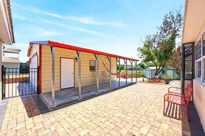 Detached Garage.