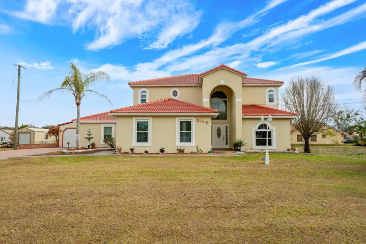 NO HOA, HALF AN ACRE of land, a PRIVATE POOL, and a full SEPARATE APARTMENT on the main floor – welcome to your next chapter on Winners Circle in the Winners Park community of Kissimmee!