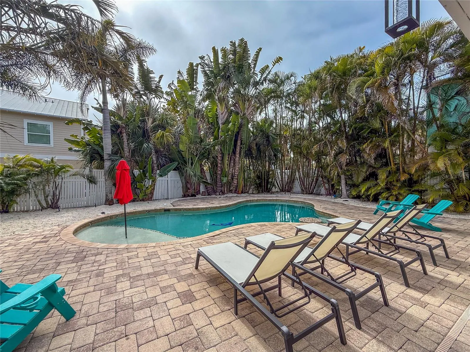 RELAXING POOL AREA