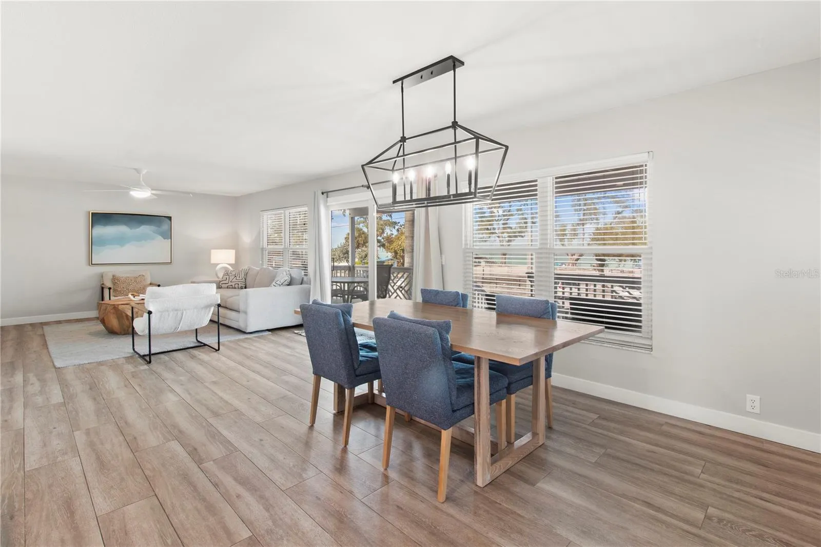 DINING ROOM / LIVING ROOM