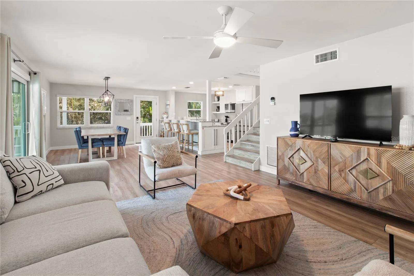 OPEN FLOOR PLAN