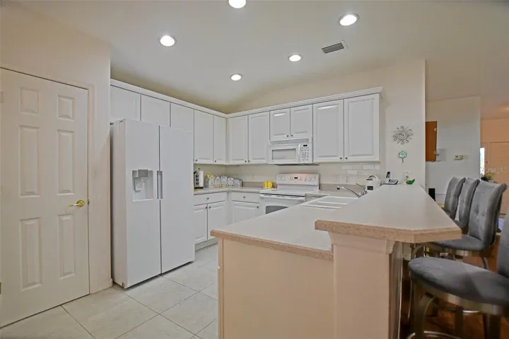 Light & bright kitchen