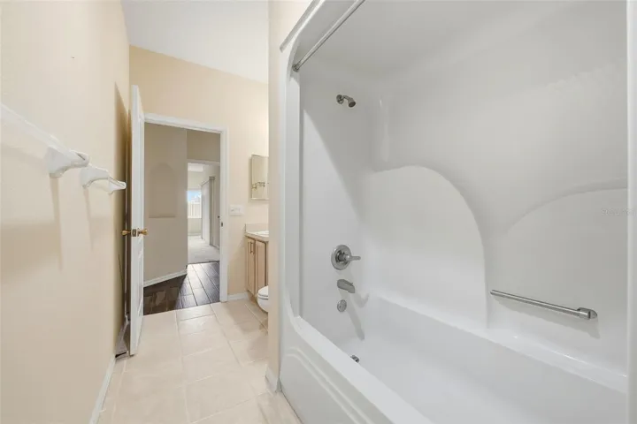 Guest Bath with tub/shower combination