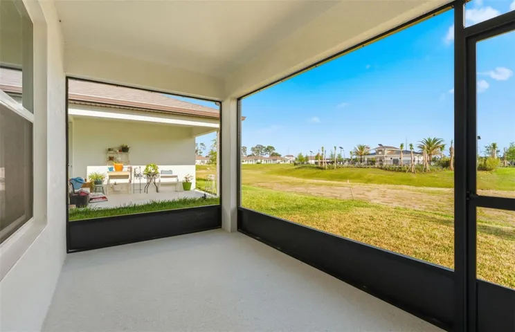 Covered Lanai w/Screen Enclosure
