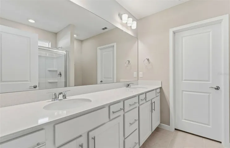 Owner's Bath w/Dual Sinks