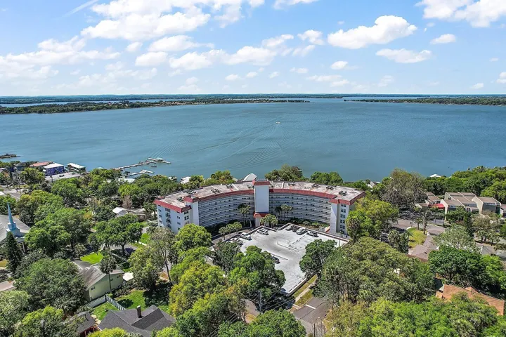 601 N. McDonald Street overlooking Lake Dora