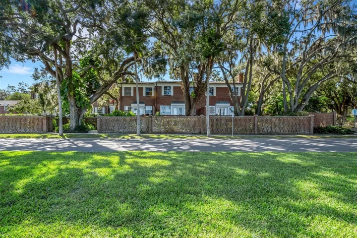 Situated in Lakelands Historic District ...........Welcome to 155 Lake Morton #1 Lakeland Fla 33801
