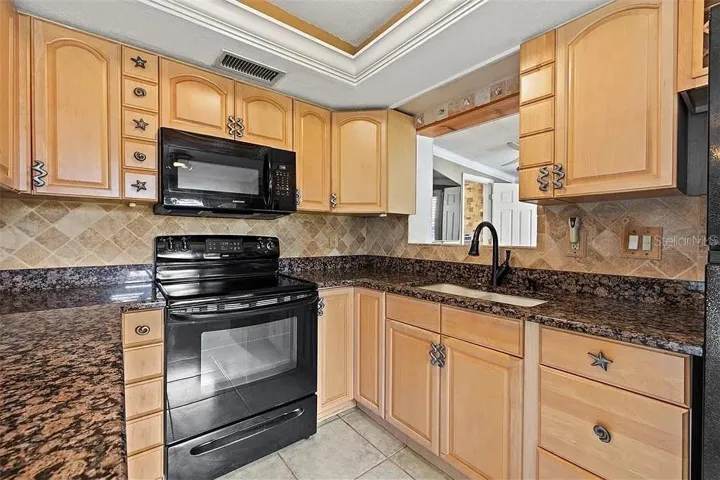 KitchenApprox Dim: 7x13