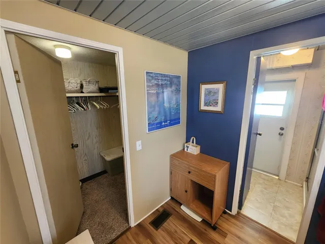 Walk in closet